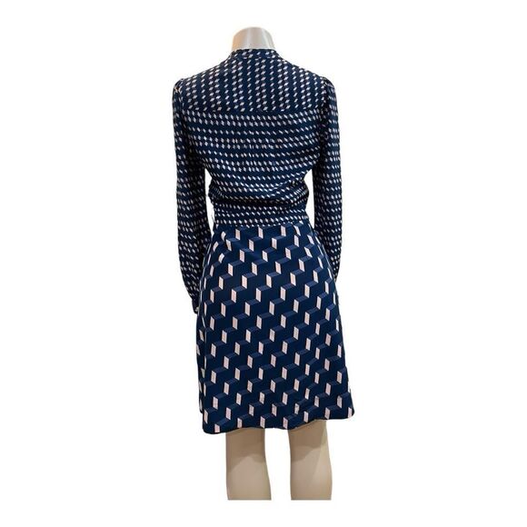 Elegant Blue Patterned Dress - Picture 4 of 14